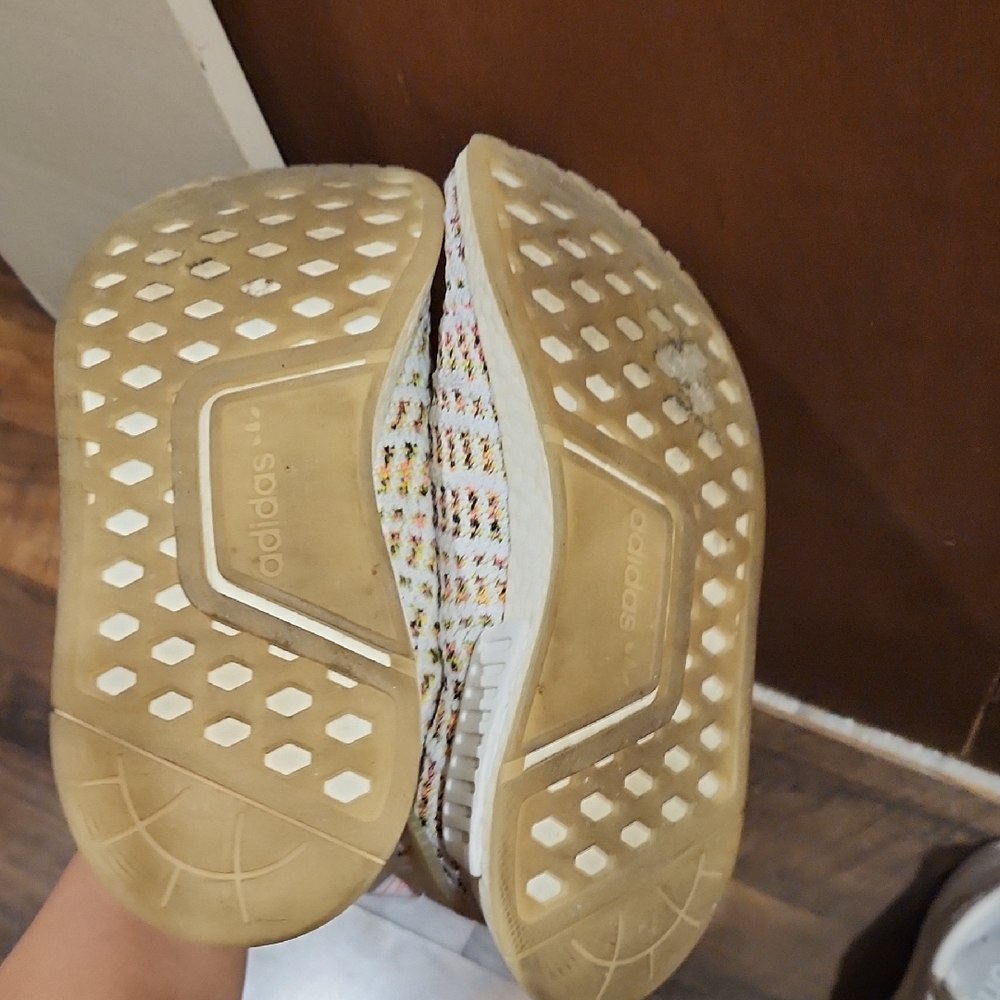 Adidas Shoe - Picture 4 of 8